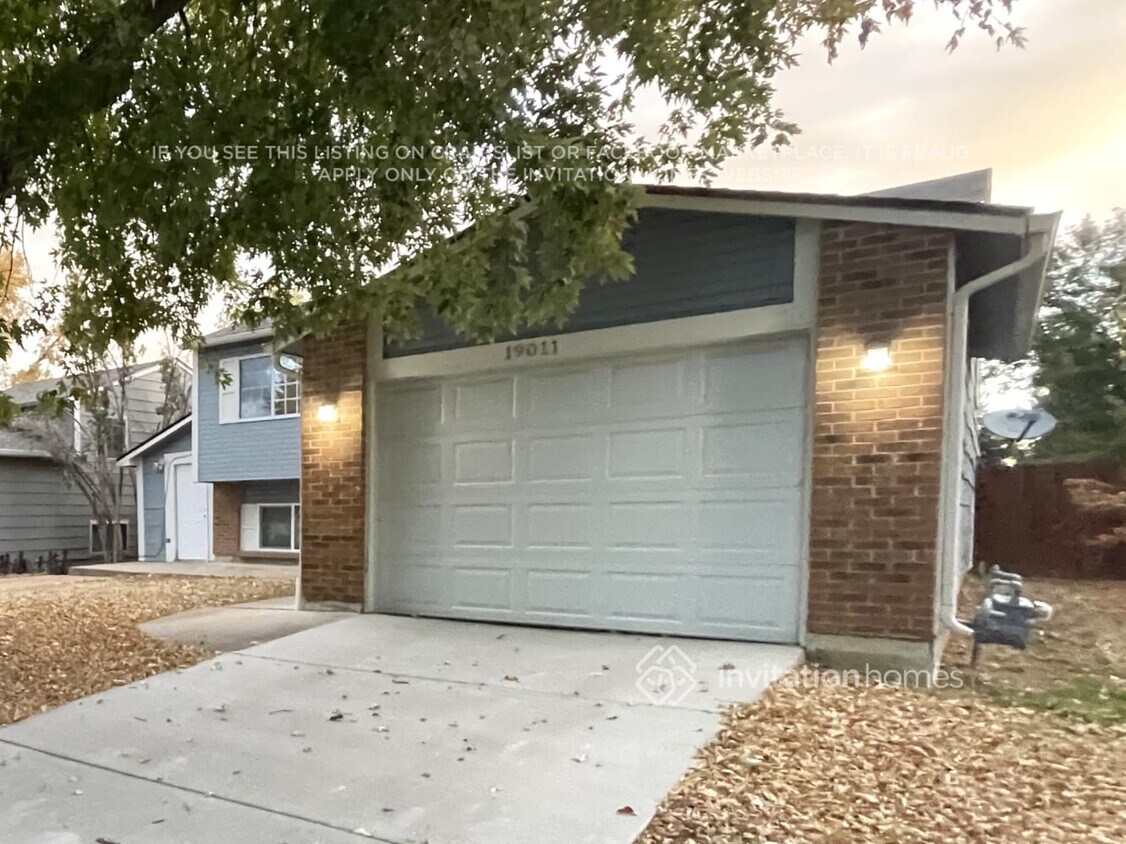 Foto principal - 19011 E Oxford Dr