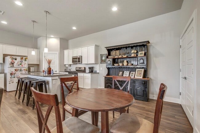 Building Photo - 501 Peace Dr