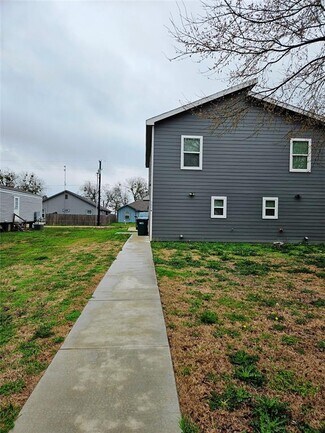 Building Photo - 305 Anderson St