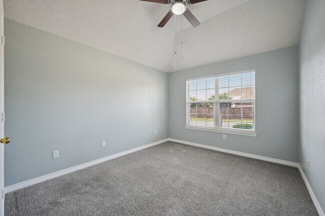 Foto del edificio - 4400 Foxtail Ln
