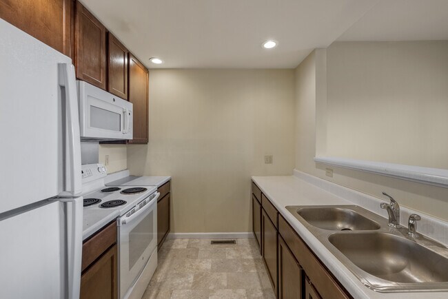 Building Photo - 3865 McRee Ave