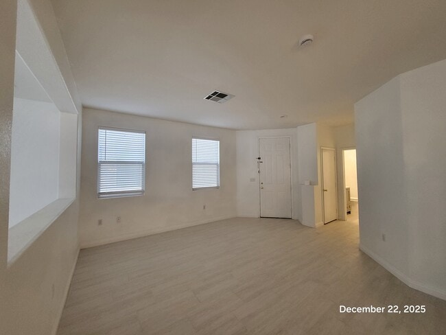 Building Photo - 204 Hickory Heights Ave