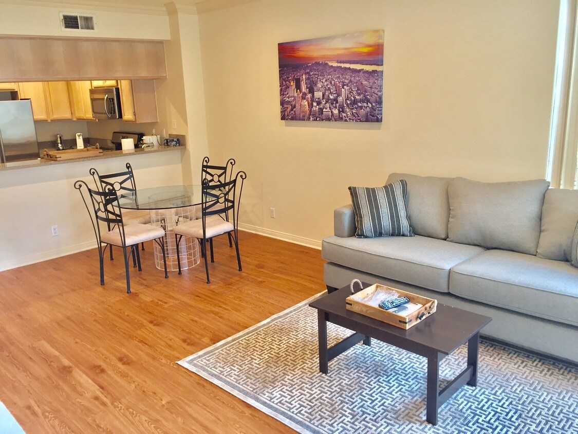 Foto principal - 8888 W 3rd St
