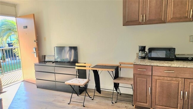 Foto del edificio - 7900 S Orange Blossom Trail