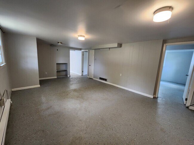 Foto del edificio - 2432 N Grand Ave E