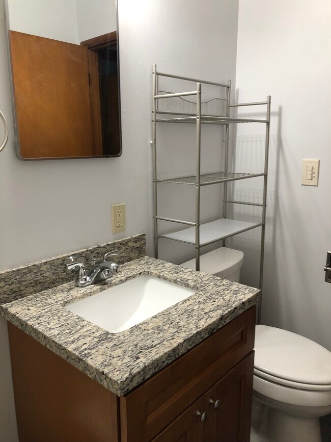 Foto del edificio - 903 W 10th St