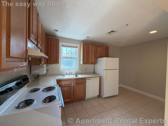 Photo - 466 Green St Unit #9 Apartment