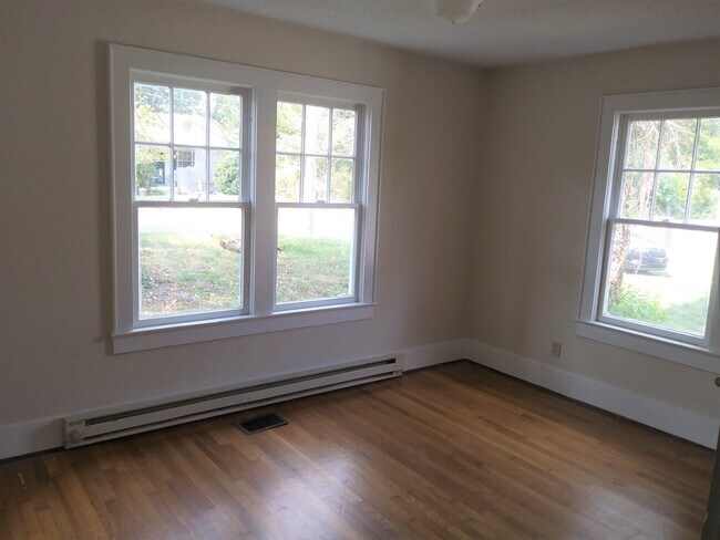 Building Photo - Great 2 Bedroom in Red Bank with Huge Yard...