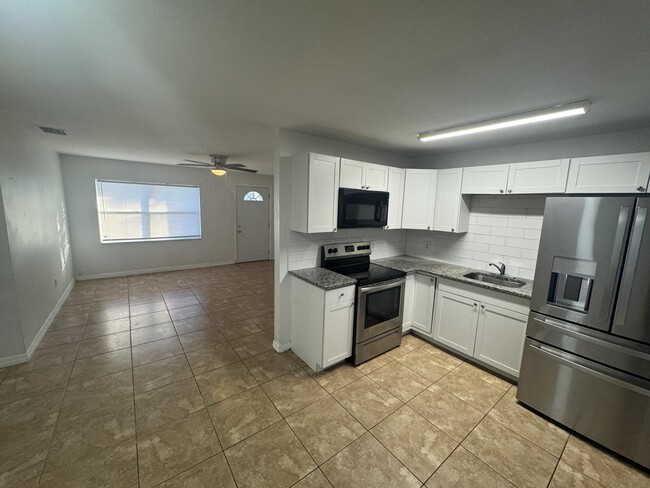 Foto del edificio - 820 Juanita Cir