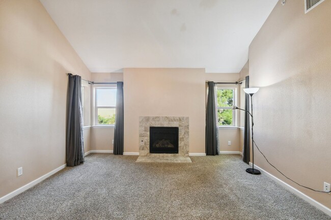 Building Photo - 2 Bedroom Condo in Denver