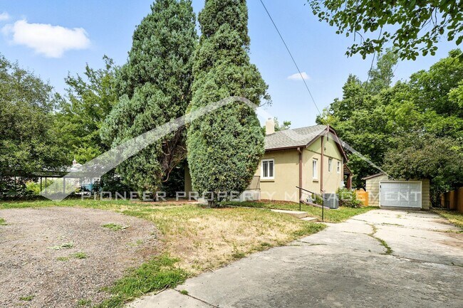 Building Photo - Charming Home with Central AC and Fenced Yard