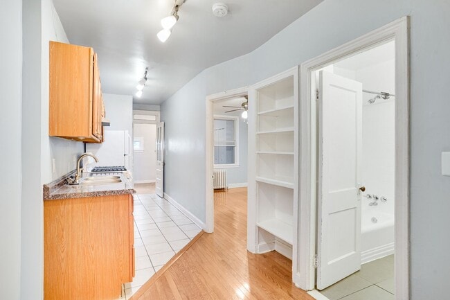 Foto del edificio - Kingman Park Charming Brick Townhome - Move-In Ready