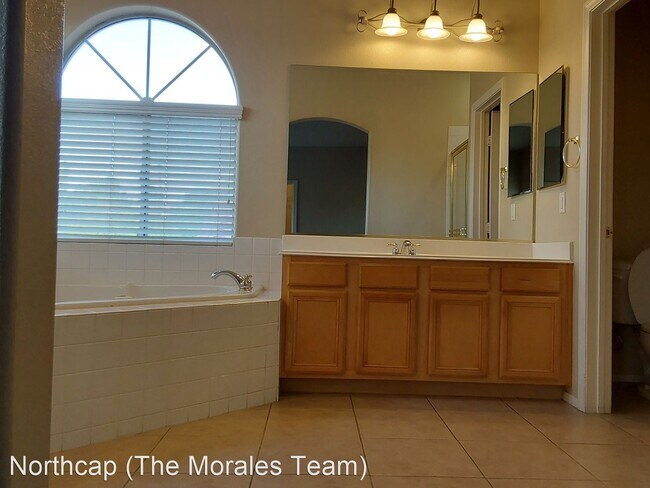 Building Photo - 4 br, 2.5 bath House - 6023 Fidenza Ave