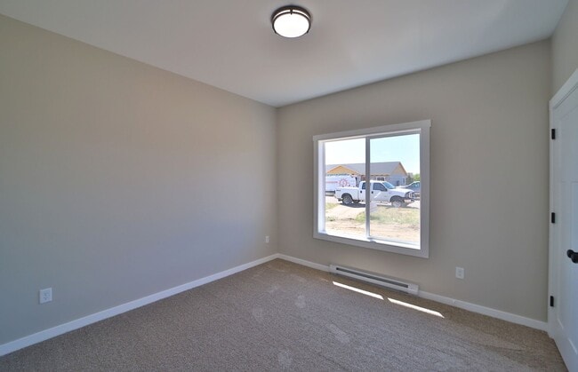 Building Photo - 750 Palomino Ave W