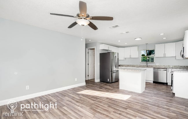 Building Photo - 3 br, 1 bath House - 506 Collings Street S...