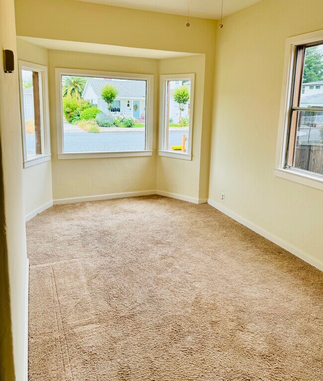 Foto del edificio - 15561 Loma Vista Ave