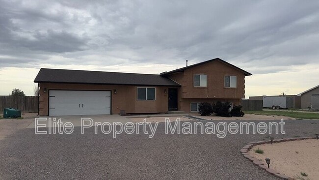 Building Photo - 1150 S Los Charros Dr