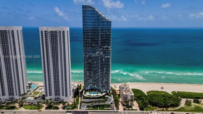 Foto del edificio - 15701 Collins Ave