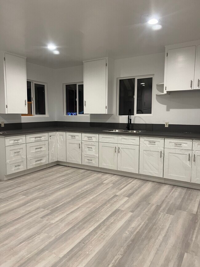 Foto del edificio - 9642 Bryson Ave