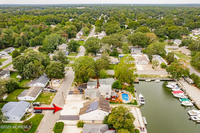 Building Photo - 410 Hemlock Dr