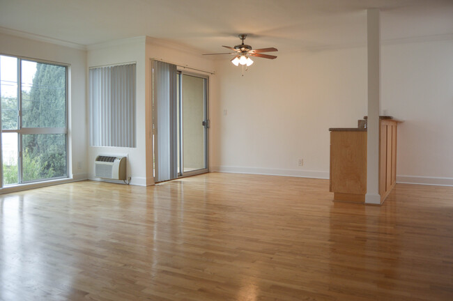 Foto del edificio - 616 N Flores St
