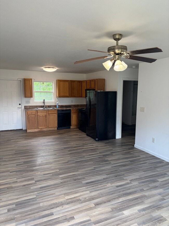 Building Photo - 144 Faith Cir