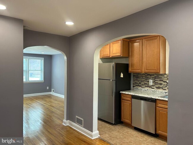 Building Photo - 5616 Pioneer Dr