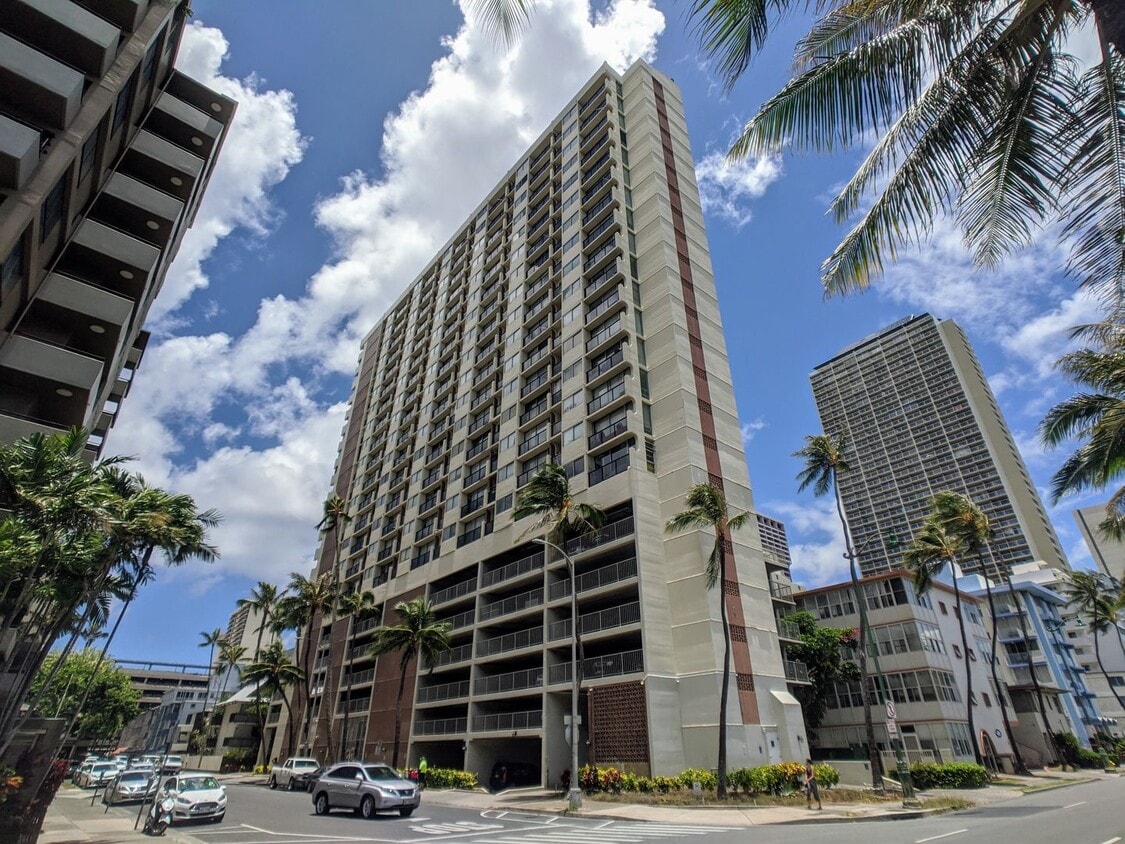 Primary Photo - Large studio in the heart of Waikiki with ...