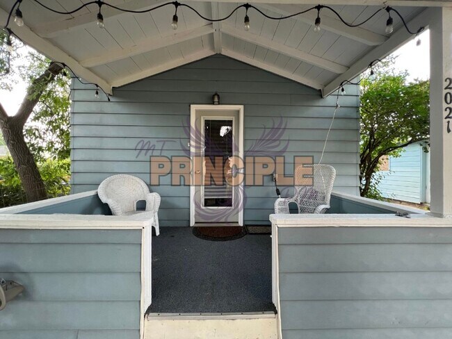 Foto del edificio - Charming Bungalow Downtown