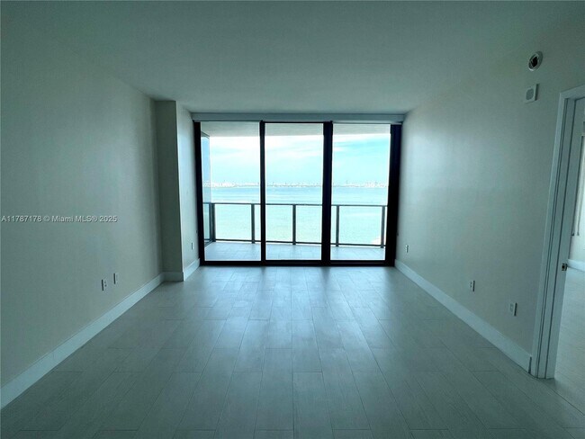 Foto del edificio - 460 NE 28th St