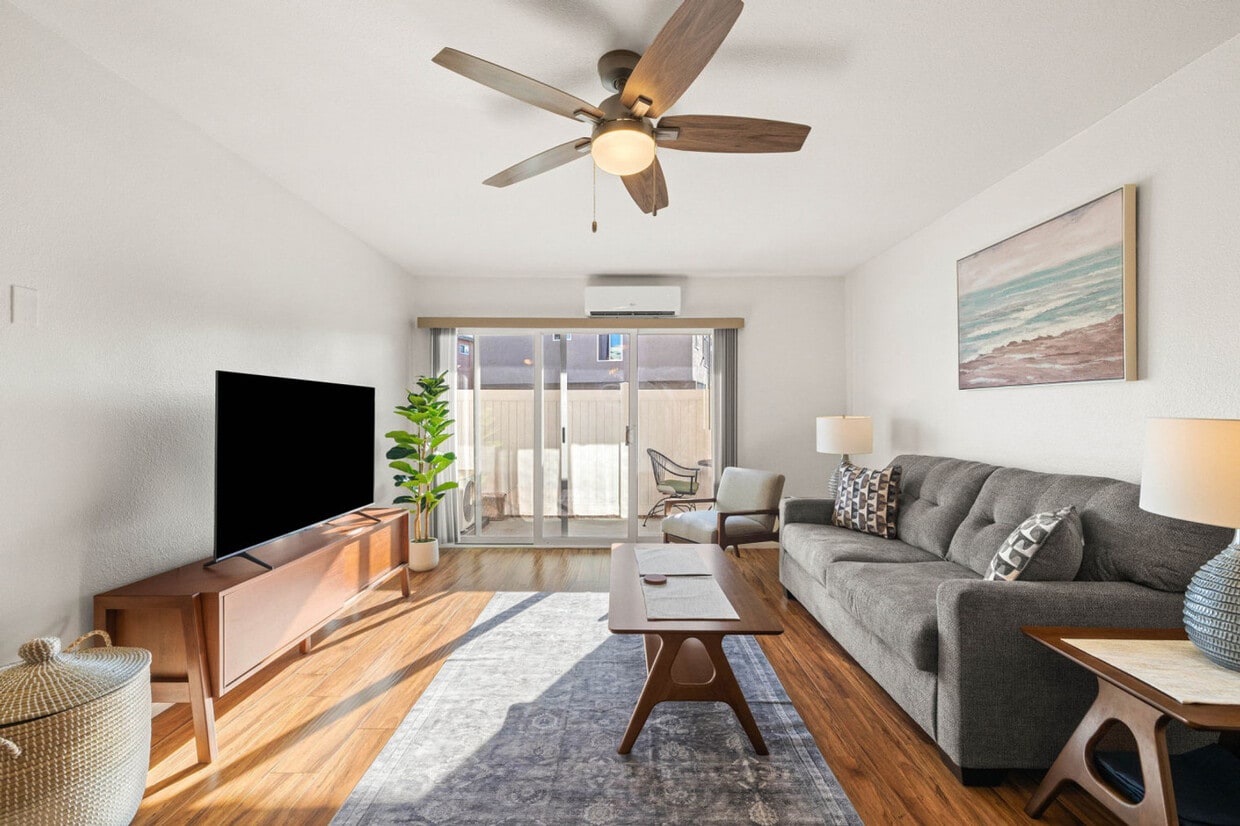 Foto principal - 3030 Suncrest Dr