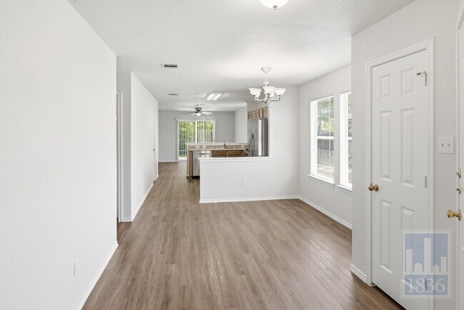 Foto del edificio - 228 Pearl Lake Dr