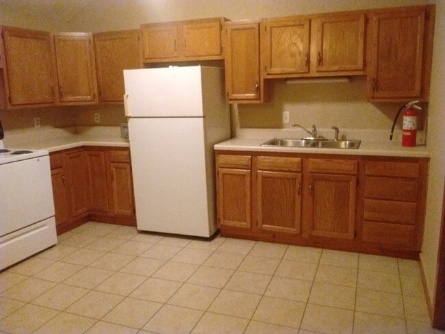 Building Photo - Apartment