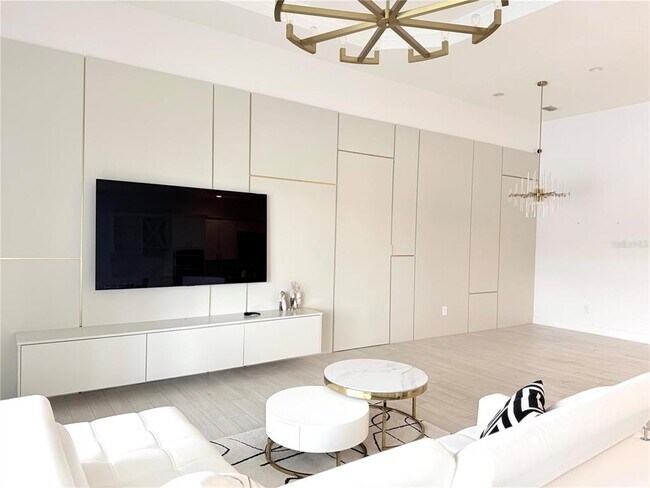 Foto del edificio - 10799 Royal Cypress Way