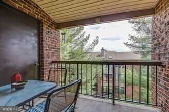 Building Photo - 13124 Wonderland Way