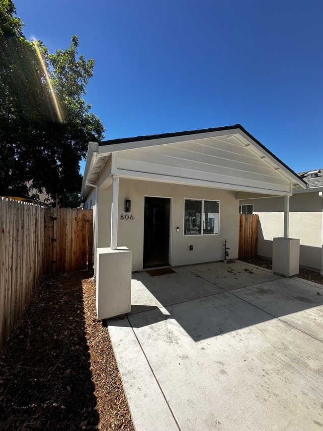 Building Photo - 806 Nogales St