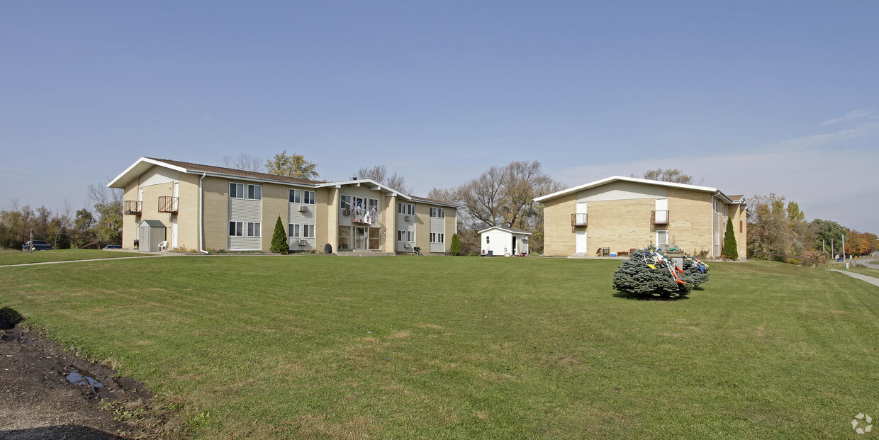 Primary Photo - Lakeview Terrace Apartments