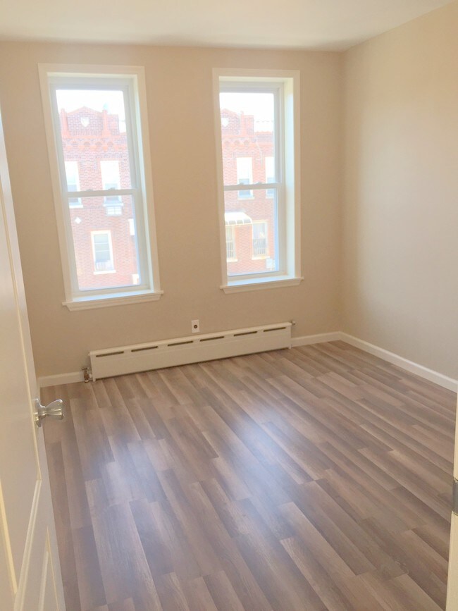 Foto del edificio - 1569 W 9th St