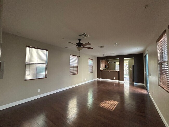 Building Photo - Great Henderson property