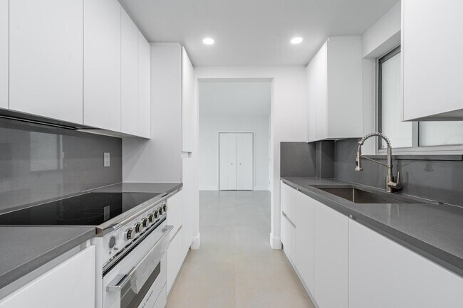 Foto del edificio - 9101 E Bay Harbor Dr