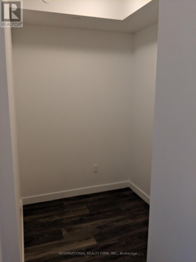 Photo du bâtiment - 5404-5408 EGLINTON Ave