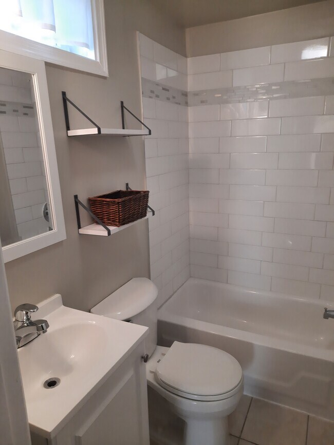 Baño - 3038 Hudson St