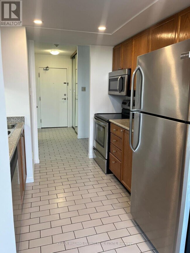 Building Photo - 360 Watson St W