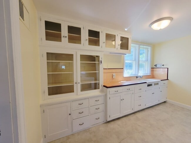 Foto del edificio - 3-Bedroom Home in Juneau’s Desirable Downt...