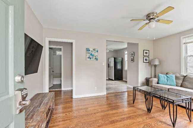 Foto del edificio - 5424 Oakmont Cir