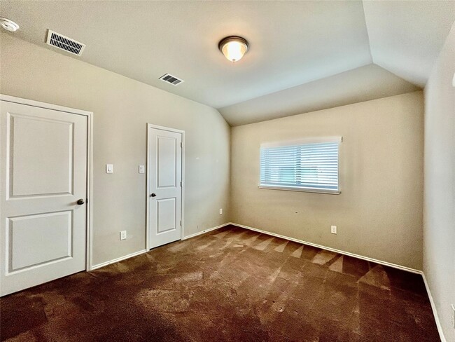 Foto del edificio - 8711 Windsong Trail Dr