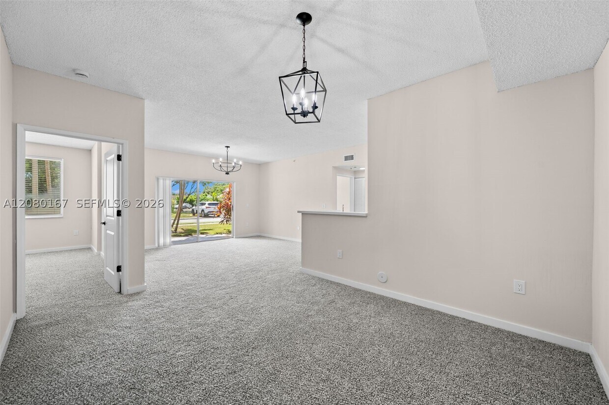 Building Photo - 6992 SW 39th St