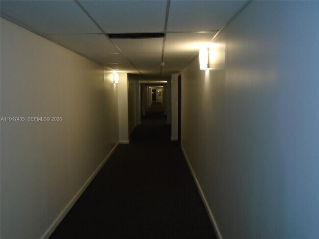 Foto del edificio - 4174 Inverrary Dr