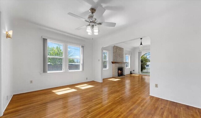 Building Photo - 30stine