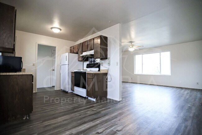 Building Photo - 4-Bedroom Home Available for Rent